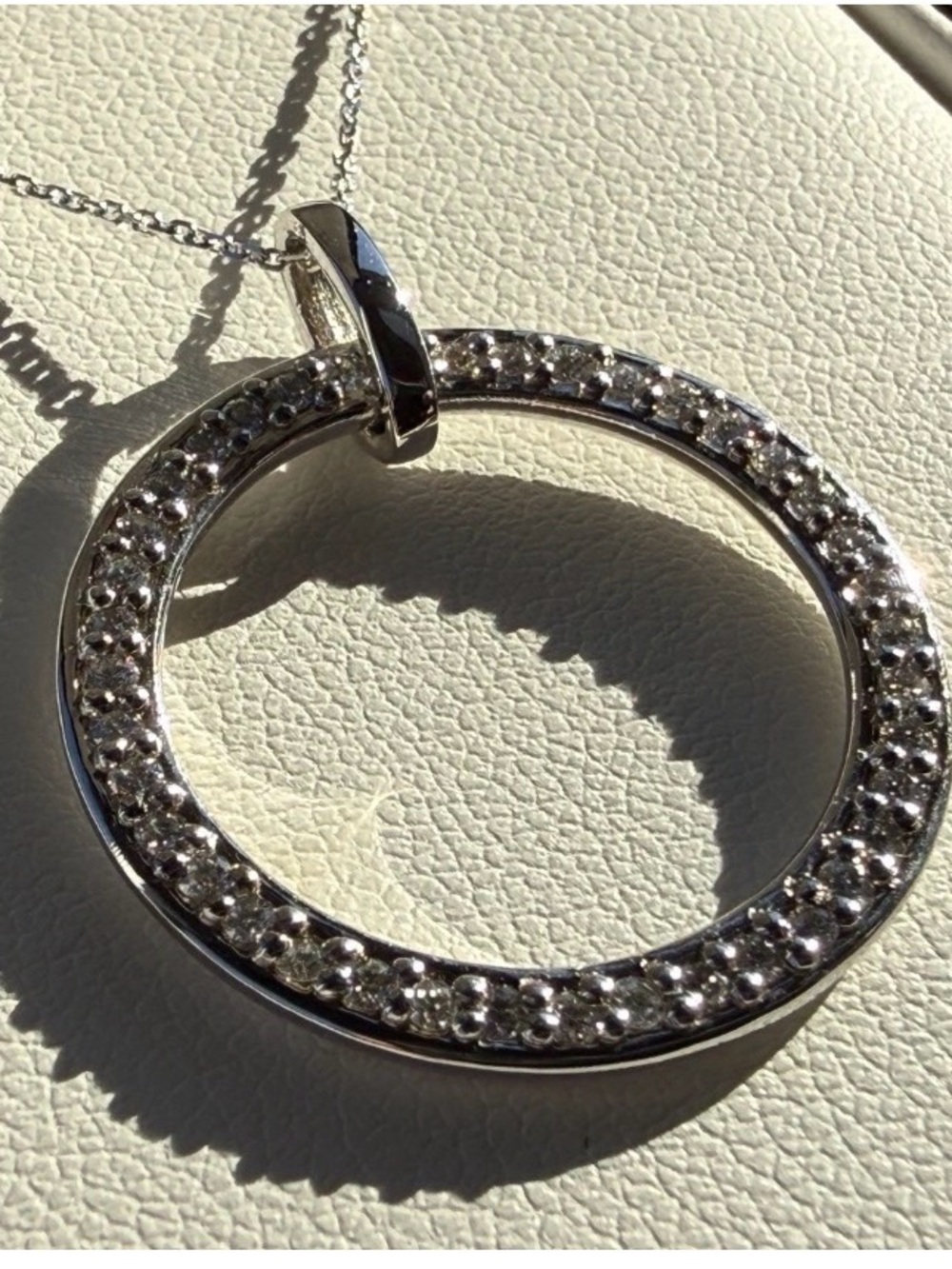 14k White Gold Circle Pendant Necklace - Picture 2 of 4